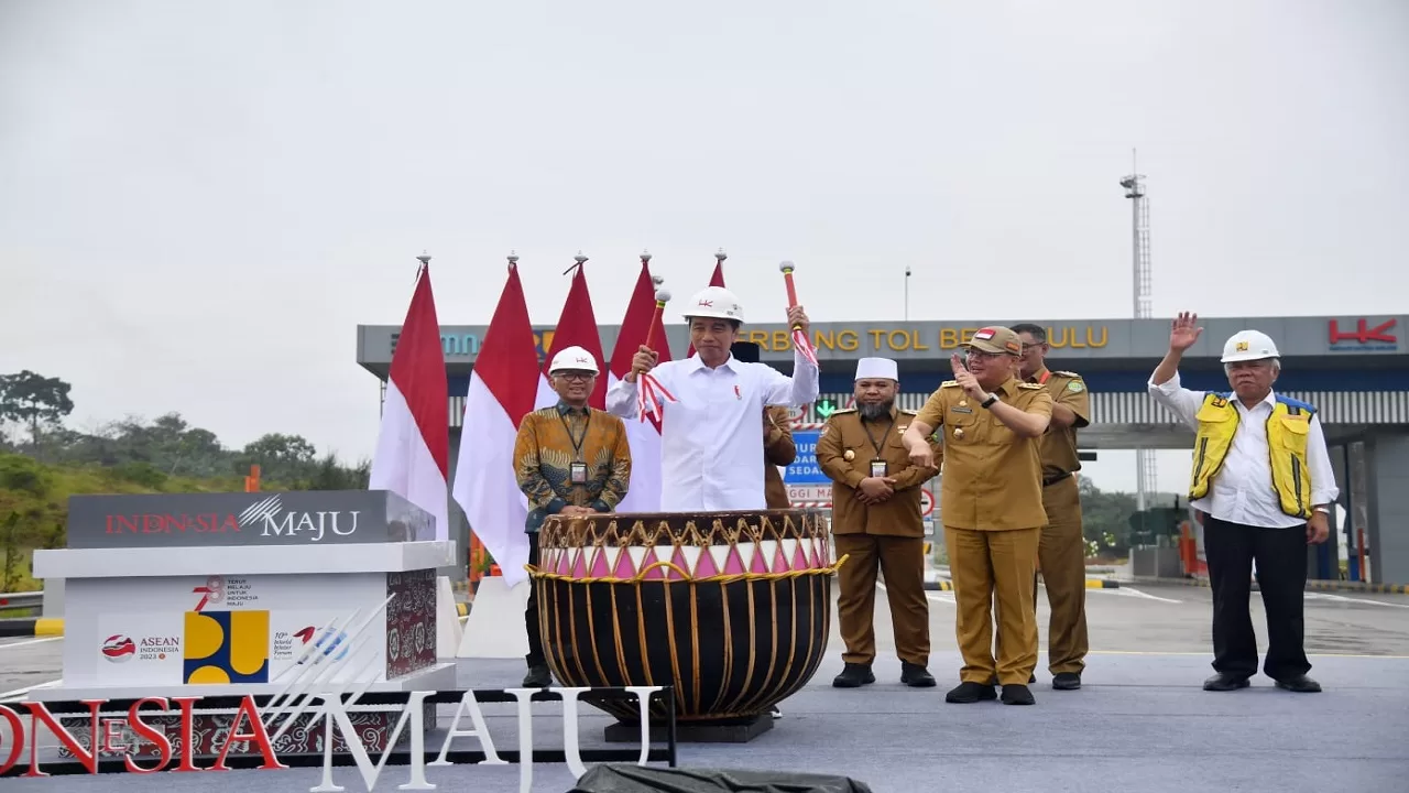 Presiden Jokowi Resmikan Jalan Tol Bengkulu-Taba Penanjung Senilai Rp4,8 Triliun