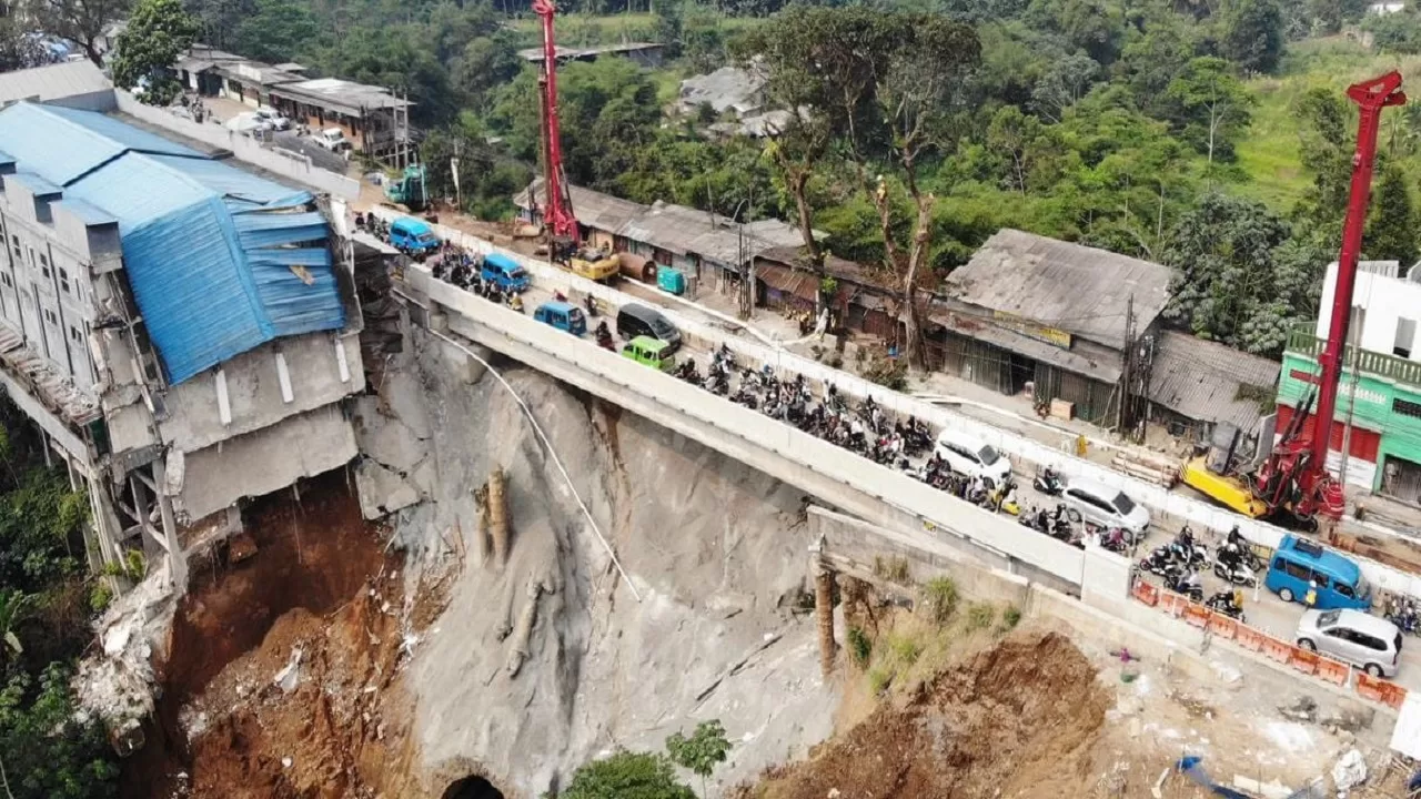 Rekonstruksi Jembatan Cikreteg Selesai Oktober 2023