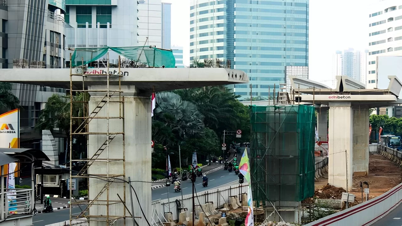 Alasan Konstruksi LRT Jabodebek Pakai Beton Semen Indonesia