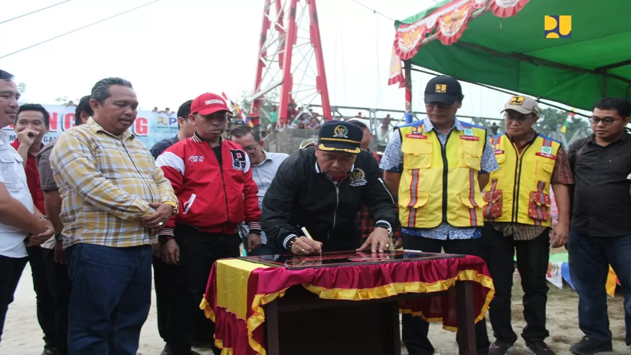 3 Jembatan Gantung di Kabupaten Sintang Kalbar Diresmikan